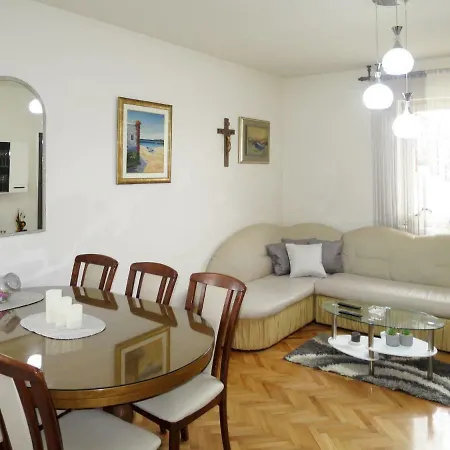 Haus Visnja * Jesenice (Split-Dalmatia)